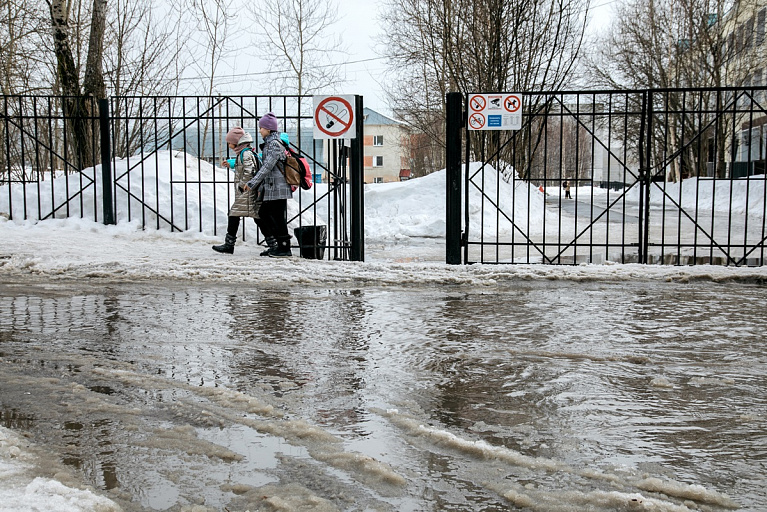 В Сургуте еще 16 подходов к школам и детсадам стали безопаснее
