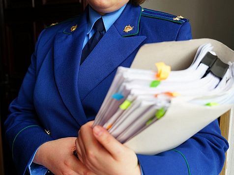 В строительном магазине Лангепаса на 2-летнего ребенка упала сейф-дверь 