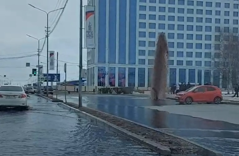 Из-за коммунального фонтана в домах сургутян испортилась вода 