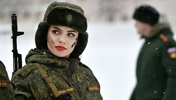 Женщины считают карьеру в армии более привлекательной, чем мужчины