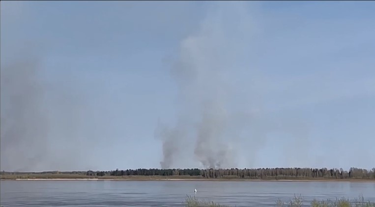 Под Сургутом горит лес