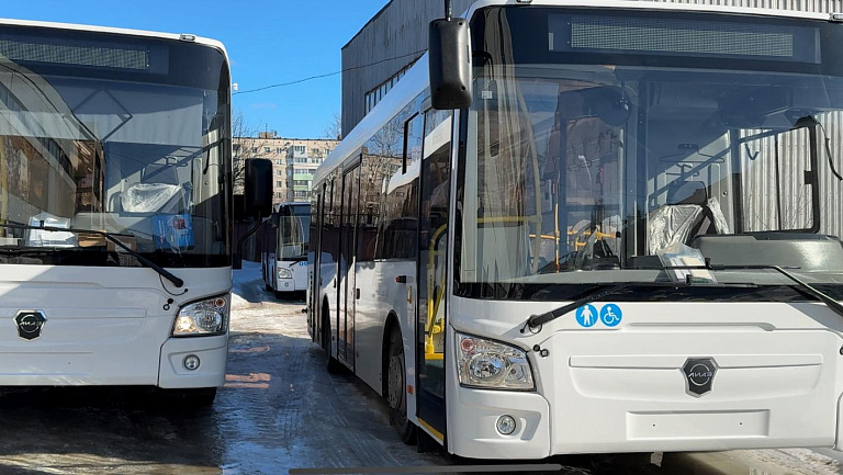 В Сургут из Казани прибыли пять новых автобусов