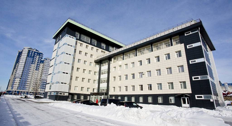 В Югре подсветят фиолетовым 11 медучреждений