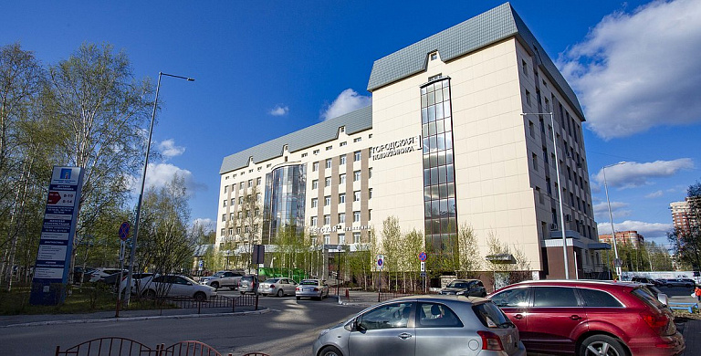 Депутаты Сургута пытаются понять логику архитекторов при планировании парковок возле медучреждений