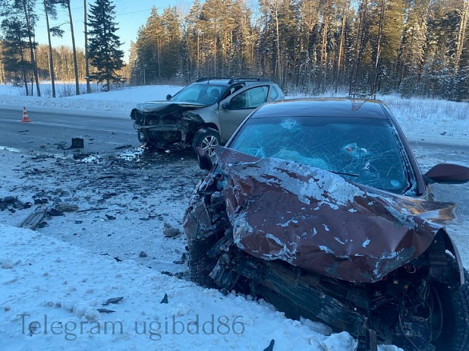 Пять человек пострадали в аварии под Ханты-Мансийском