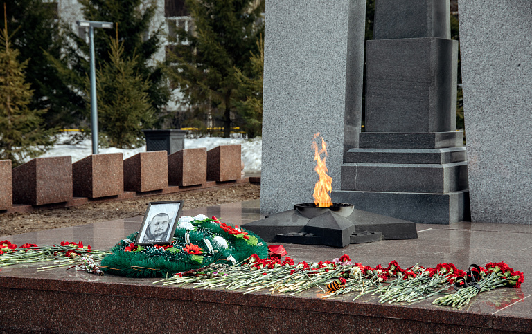 В Сургуте объекты воинской славы подготовили ко Дню Победы 