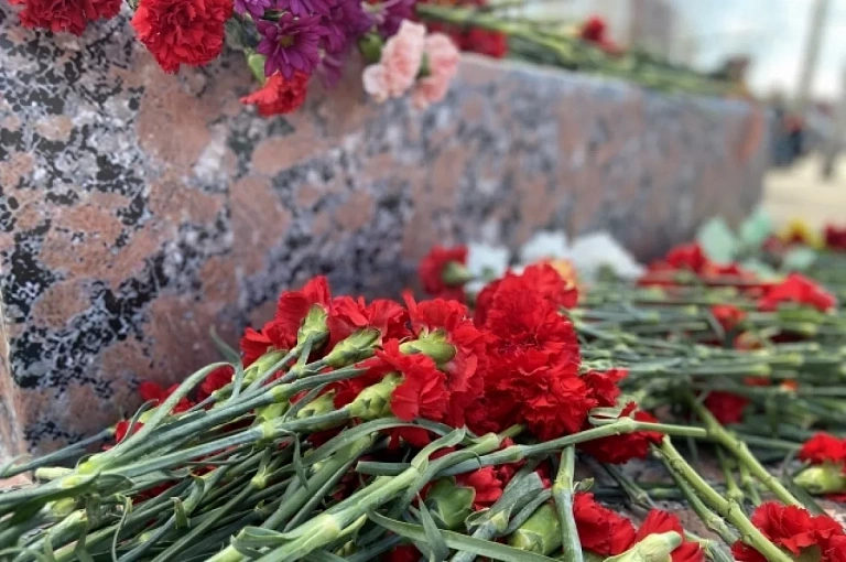 Добровольцы Гумкорпуса Югры посетили мемориал «Саур-Могила»