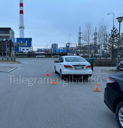 В Сургуте подросток на электросамокате попал под колеса автомобиля