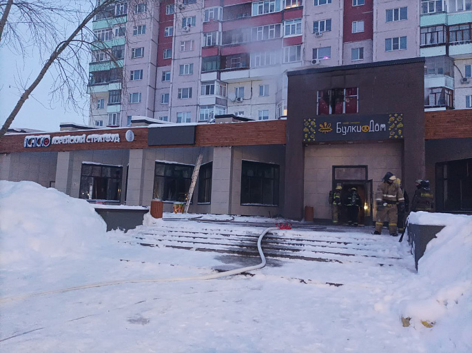 В Сургуте сгорели ресторан корейского стрит-фуда и кофейня