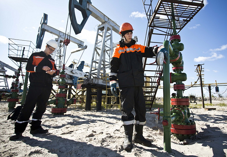Добычу нефти в Югре могут сократить на четыре процента 