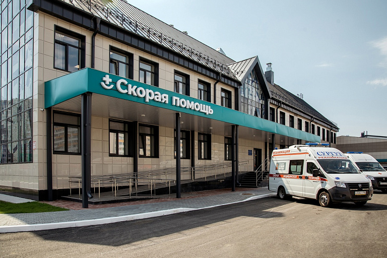Губернатор ХМАО посетил новую станцию скорой медицинской помощи в Сургуте