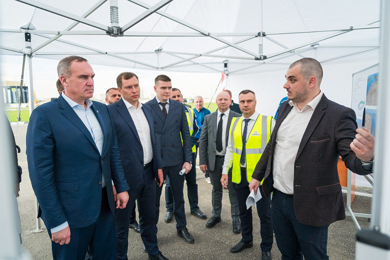 Губернатор ХМАО проинспектировал строительство НТЦ в Сургуте