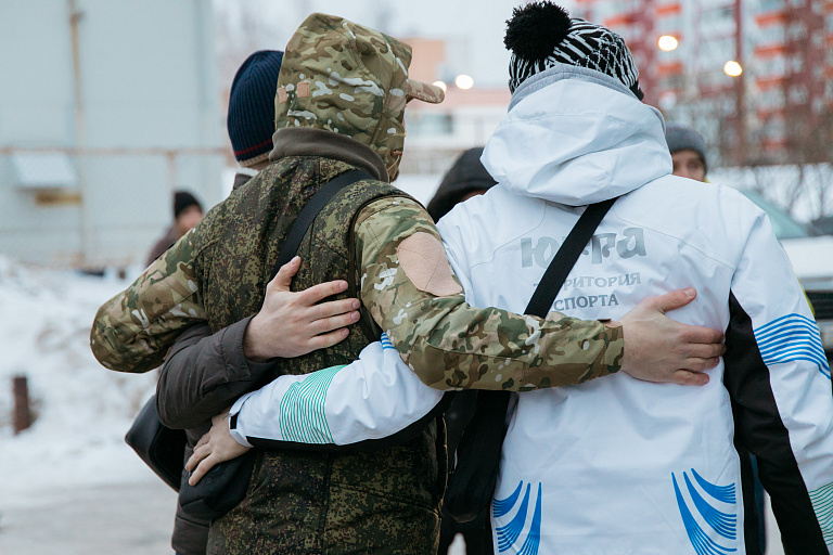 Из Сургута в зону СВО отправилась группа контрактников