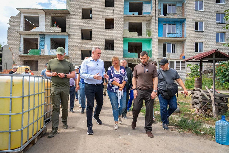 Губернатор ХМАО встретился с главой Донецкой Народной Республики