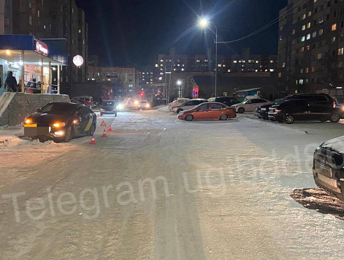 В Сургуте таксист во дворе дома сбил ребенка  