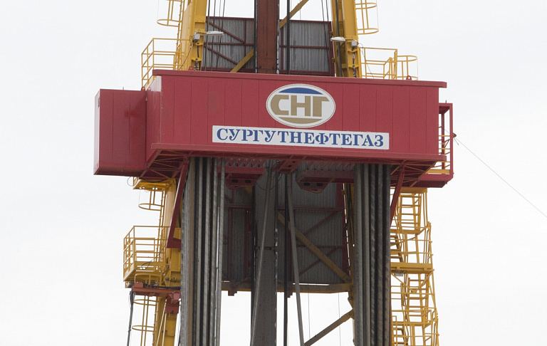 «Префы» Сургутнефтегаза возглавили топ акций на российском рынке 