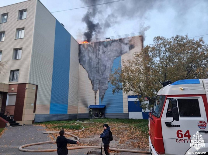 В Сургуте на улице Майской горел многоквартирный дом