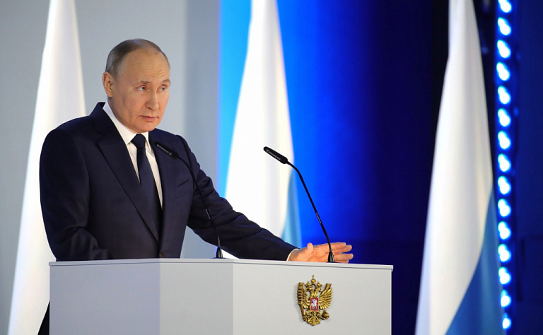 Владимир Путин выступает с обращением к жителям России