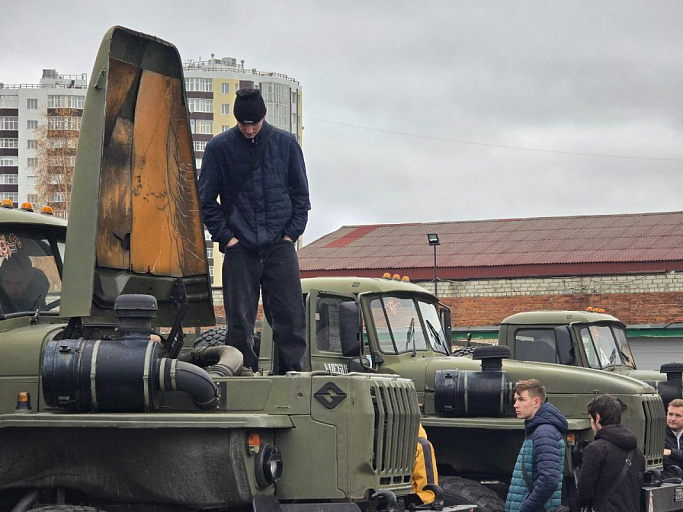 В Сургуте обучают военных водителей