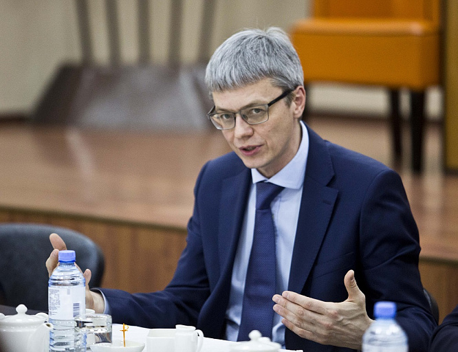 Глава депздрава Югры Алексей Добровольский прокомментировал уголовные дела врачей 