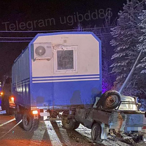 На трассе «Югра» Niva влетела под КамАЗ, погиб человек 