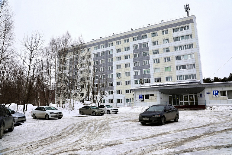 Строительство парковки возле четвертой поликлиники на Набережном проспекте вновь затягивается