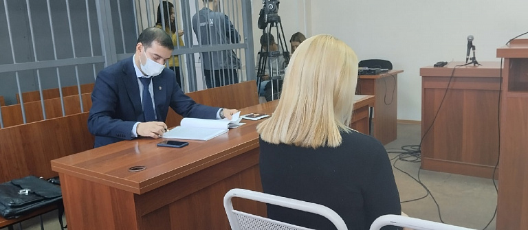 В Сургутском суде началось заседание по делу Раи Мамедовой