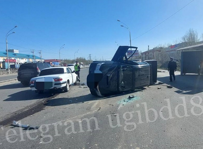 В Нижневартовске водитель Toyota устроил ДТП с двумя пострадавшими