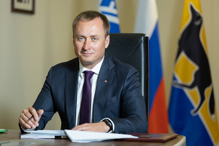 Глава Сургута Максим Слепов поздравил горожан с 23 февраля