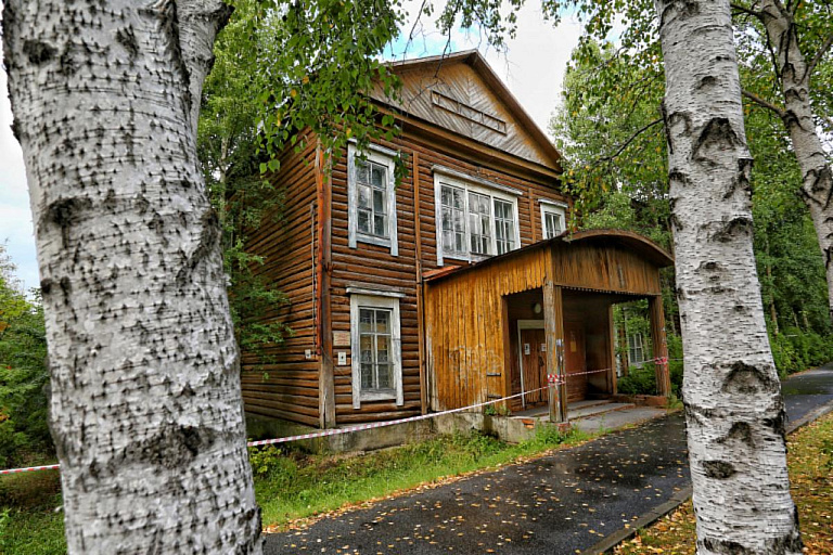 Глава Сургута Максим Слепов пообещал сохранить Дом пионеров