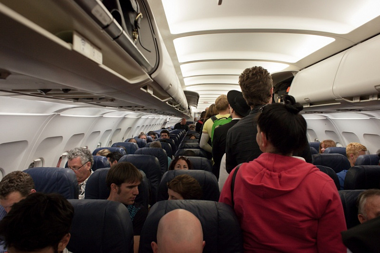 В Сургуте с самолета сняли авиадебошира 