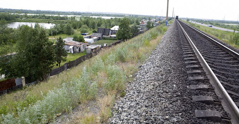 В Сургутском районе дети без присмотра играли на железнодорожных путях