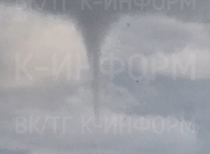 Жители Сургута сняли смерч над Обью
