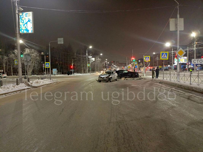 На Ленина в Сургуте в ДТП пострадали два человека 