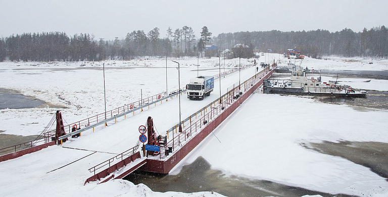 Наплавной мост в Сургутском районе готовится к эксплуатации в зимних условиях