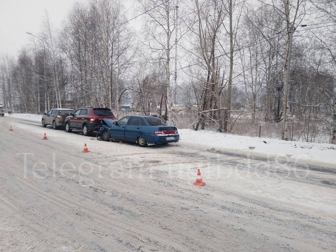 Вартовчанин без прав собрал «паровозик» из трех авто