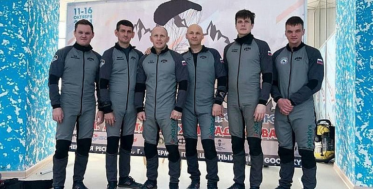 Сургутские парашютисты выступят на чемпионате мира