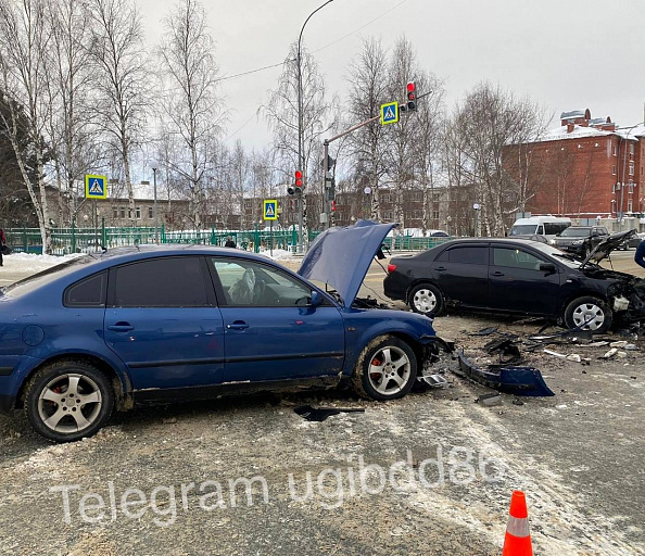 В Ханты-Мансийске в ДТП пострадал водитель Volkswagen