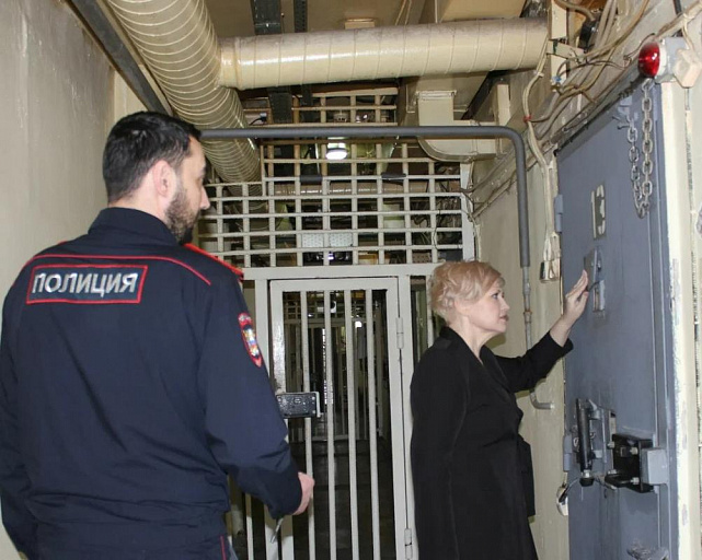 Общественники Сургута оценили условия содержания заключенных в ИВС-1