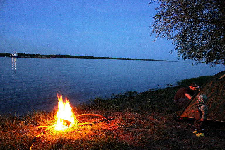 Шашлыки наказуемы: в Сургутском районе пожарные проводят рейды по водоемам