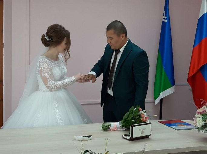В Сургутском районе чаще женятся, чем разводятся