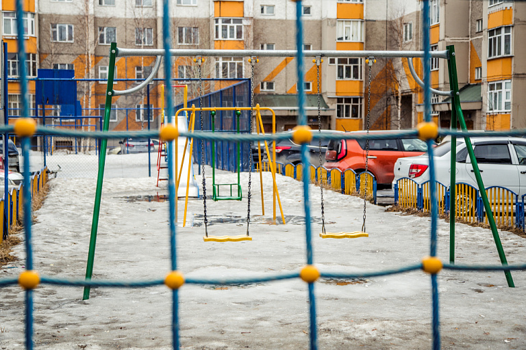 В Сургуте работает горячая линия для сообщений о небезопасных детских площадках