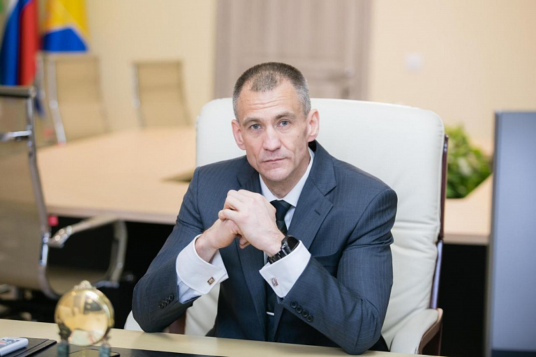 Глава Сургутского района Андрей Трубецкой поздравляет с Днем народного единства