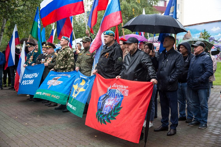 В Сургуте прошел митинг в поддержку спецоперации на Украине