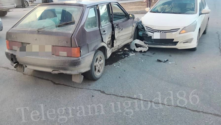 В ДТП в Нижневартовске пострадали женщина и годовалый ребенок 