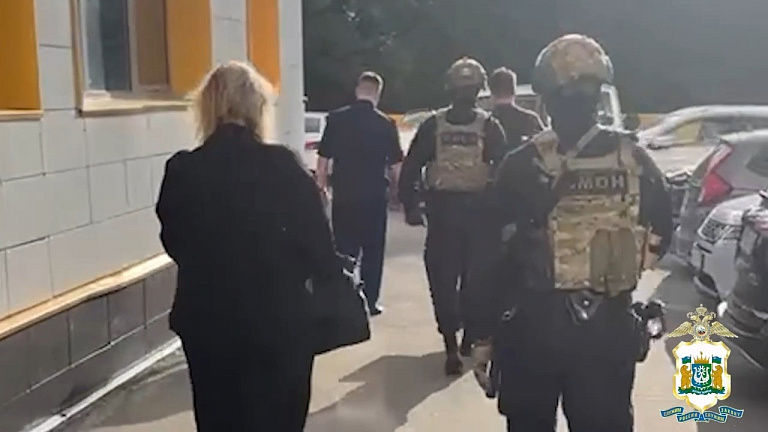 Опубликовано видео задержания чиновников депдорхоза Югры