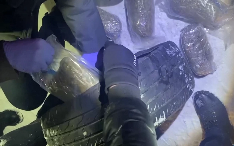 Петербуржец привез в Югру больше семи кило наркотиков