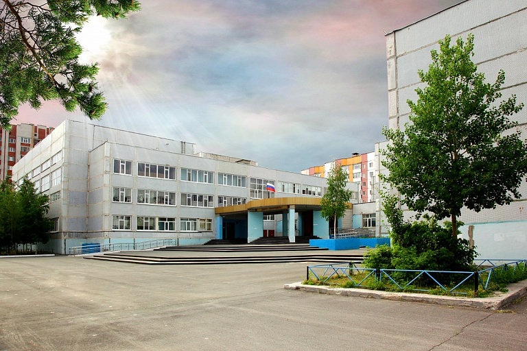 В Сургуте школа перешла на дистант из-за трещин. Прокуратура начала проверку