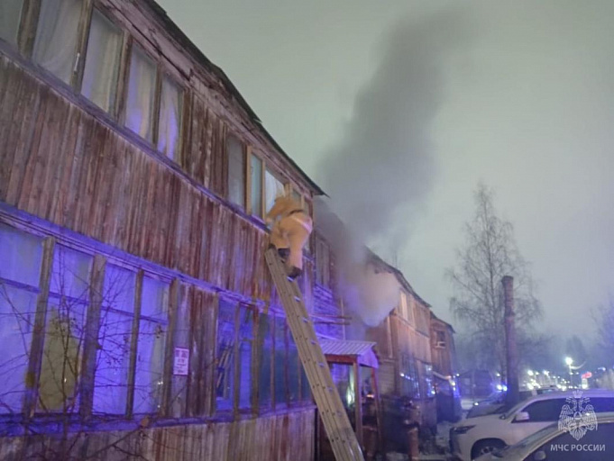 В двухэтажном жилом доме Урая произошел пожар