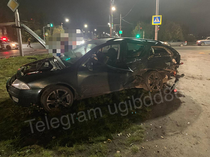 Водитель BMW устроил массовое ДТП с пострадавшими в Сургуте